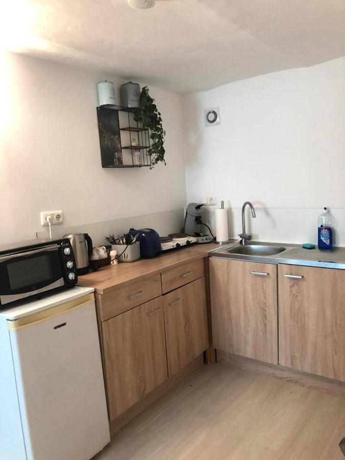 Bescheidene Untergeschoss Wohnung In Guter Lage. Kolonia Zewnętrze zdjęcie